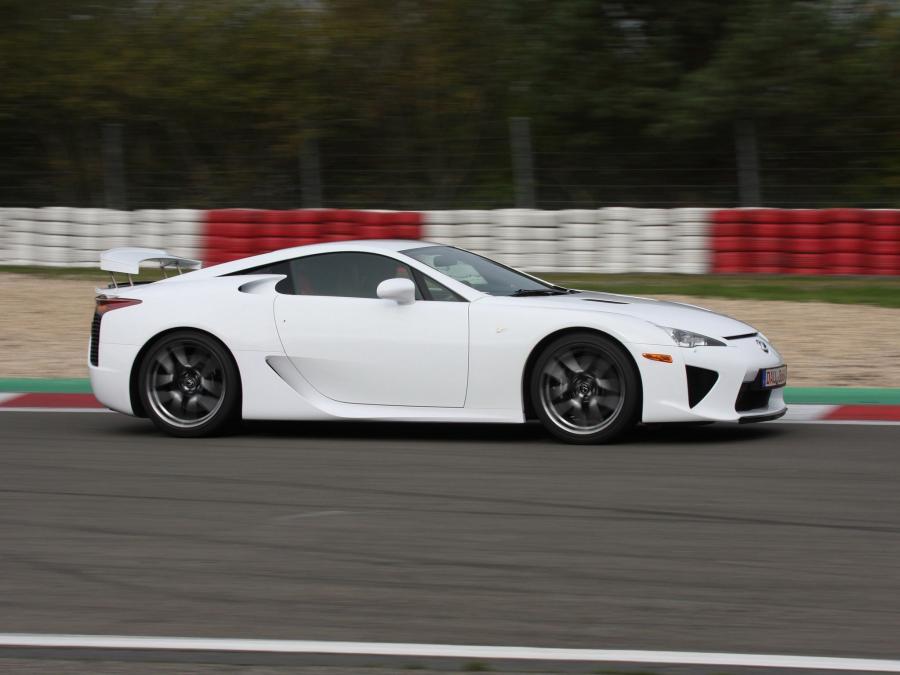  Lexus LF-A 2010 года  (фото 17 из 213)